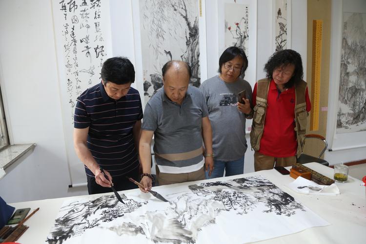 阜新市文聯(lián)舉行文藝創(chuàng)作實踐基地揭牌儀式暨阜新書畫名家筆會活動