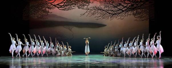 【上?！俊吨禧q》歸來&ldquo;水晶宮&rdquo;,&ldquo;吉祥之鳥&rdquo;性靈起舞